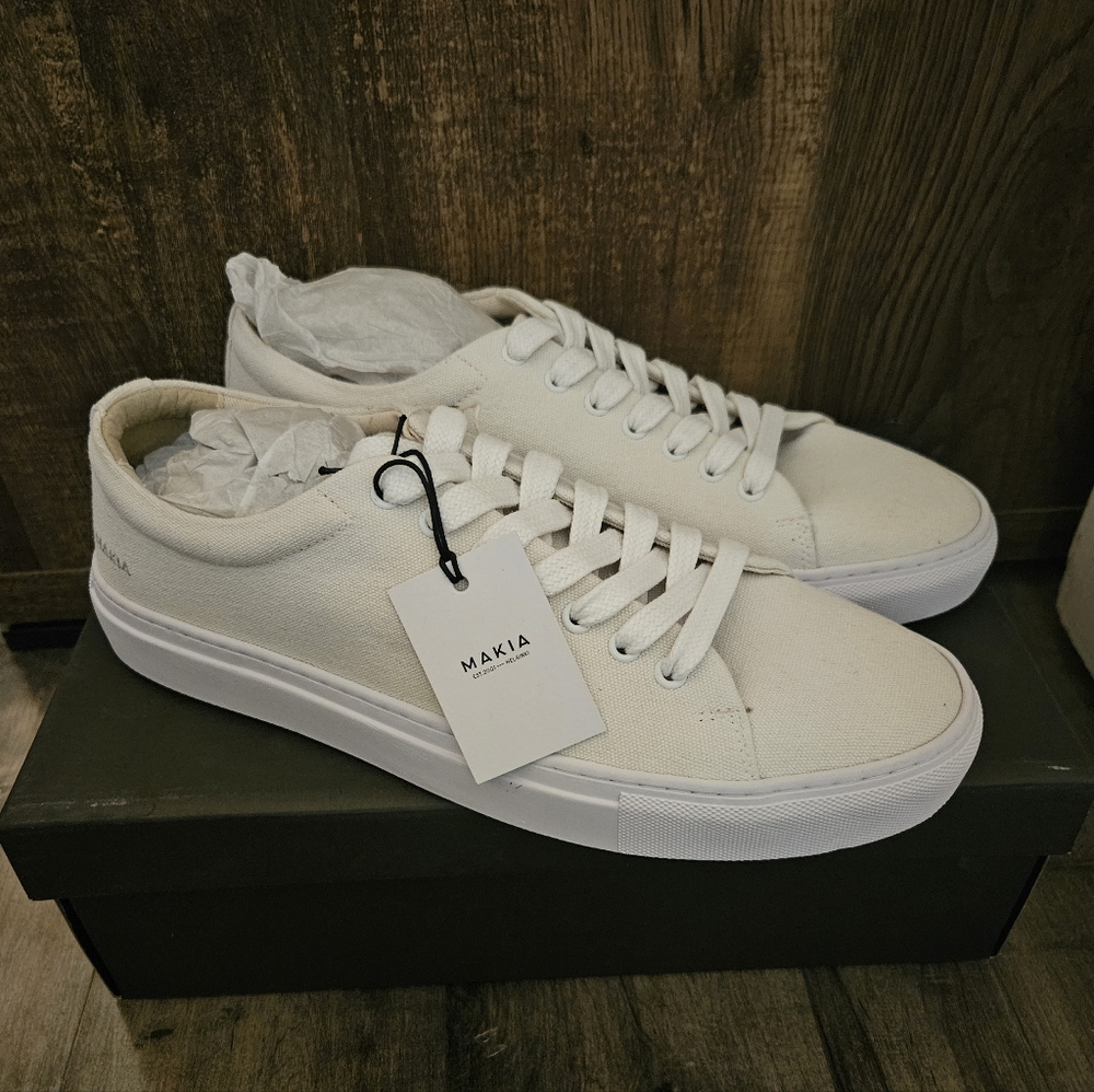 Makia Township Size 42 White